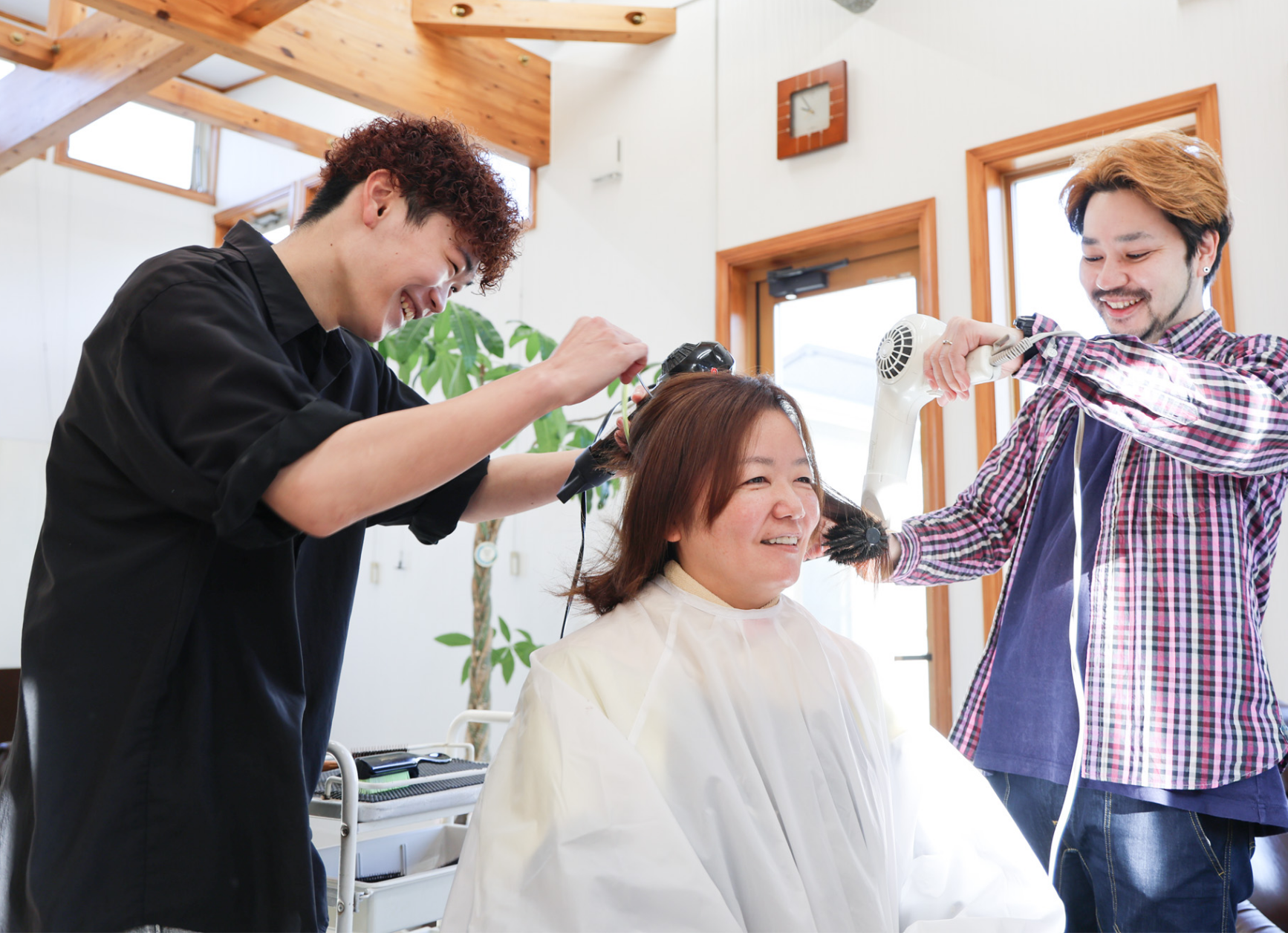 先輩と笑顔をこぼす松林さん